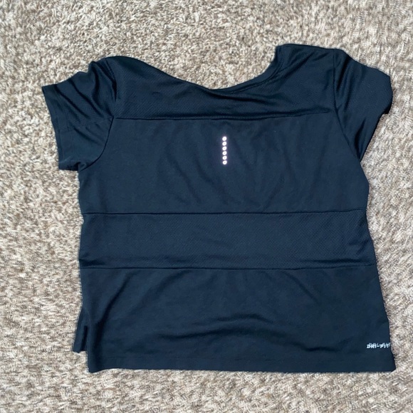 Nike Shirt - Picture 2 of 3